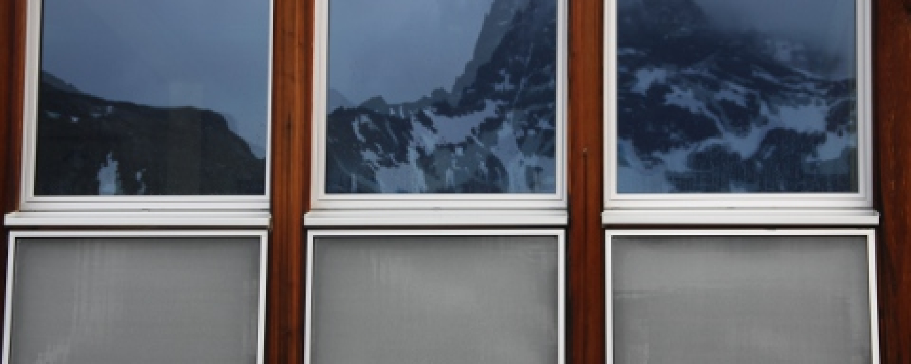 Detailansicht der Südfassade der Kesch-Hütte.