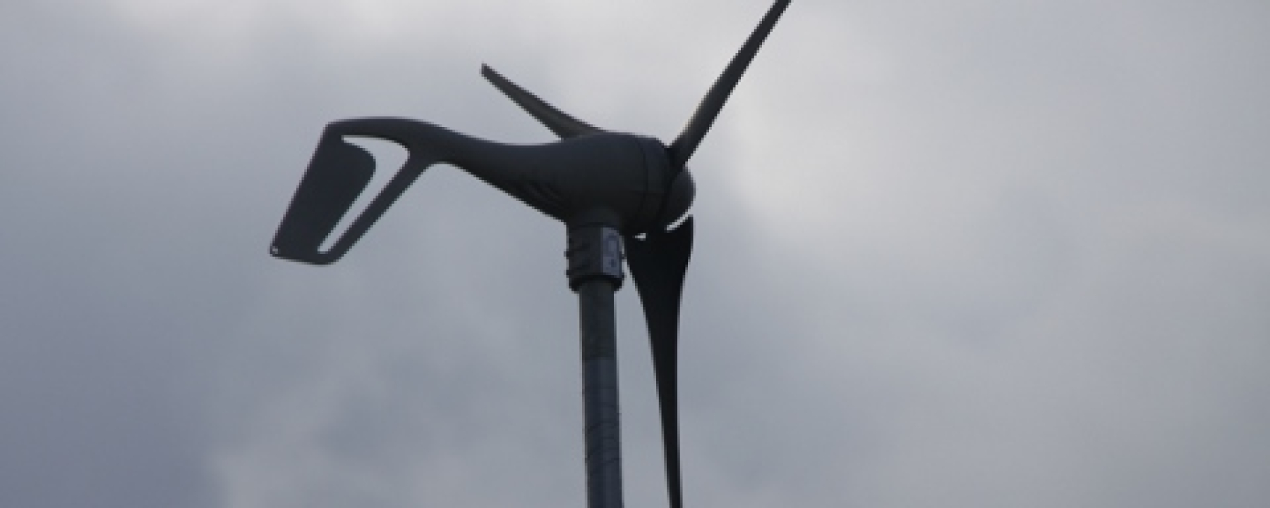 Windrad zur Energeigewinnung für die Kesch-Hütte.