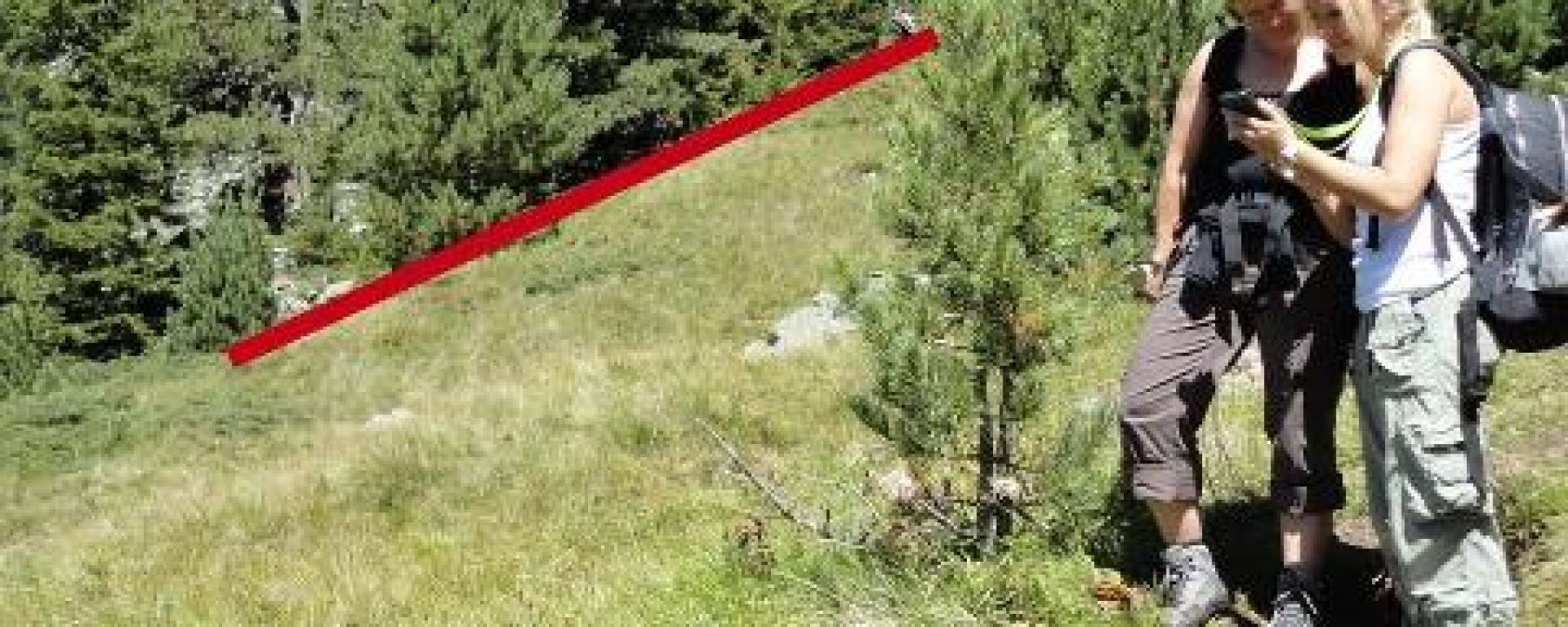Bei der roten linie siehst du die Moräne des Gletschers vor 12'200 Jahren.