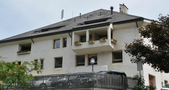 Der Balkon auf der Gebäuderückseite ist eine moderne Form der traditionellen Laube.