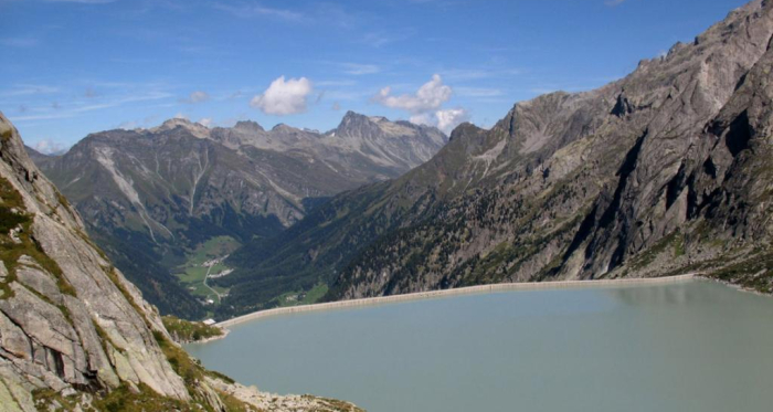 Der Albigna Stausee liegt auf 2100 m und fasst über 900'000 m3 Wasser.