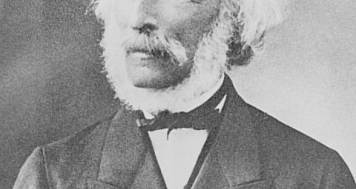 Richard La Nicca (1794-1883), junger Ingenieur aus Safien, bewarb sich erfolgreich als Assistent des Bauunternehmers Giulio Pocobelli, der den Bau der San Bernadinostrasse (1818-23) leitete. Mit erst 25 Jahren wurde La Nicca zum ersten Oberingenieur in Graubünden ernannt. Neben der Julierstrasse gehen weitere grosse Bauwerke im Kanton auf ihn zurück.
