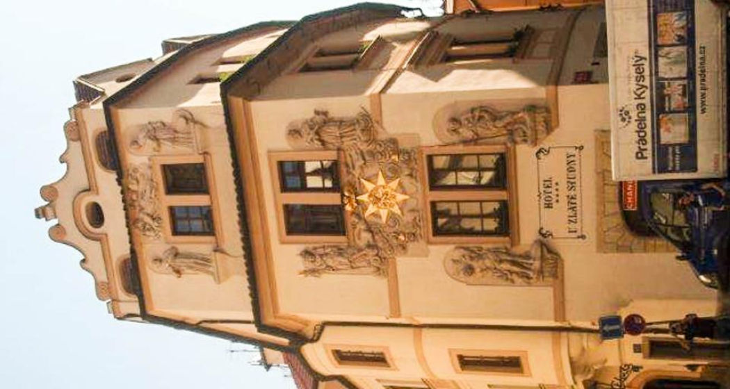 Das Haus "Zum goldenen Brunnen" steht noch heute in Prag. Das Haus "Zum goldenen Brunnen" steht noch heute in Prag.