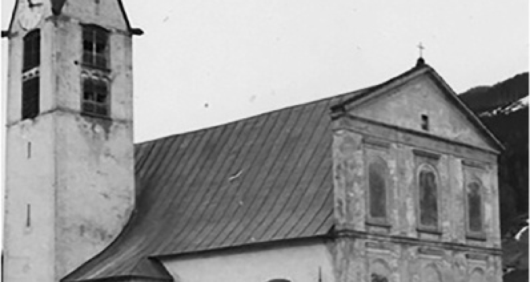 Die ehemalige Barockfassade, auf die sich die Segantini-Skizze bezieht, wurde 1941 erneuert. Die ehemalige Barockfassade, auf die sich die Segantini-Skizze bezieht, wurde 1941 erneuert.