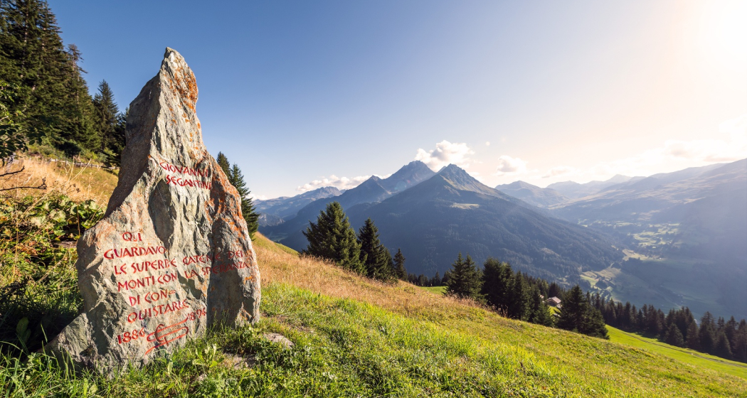 Segantini Gedenkstein oberhalb von Savognin Segantini Gedenkstein oberhalb von Savognin