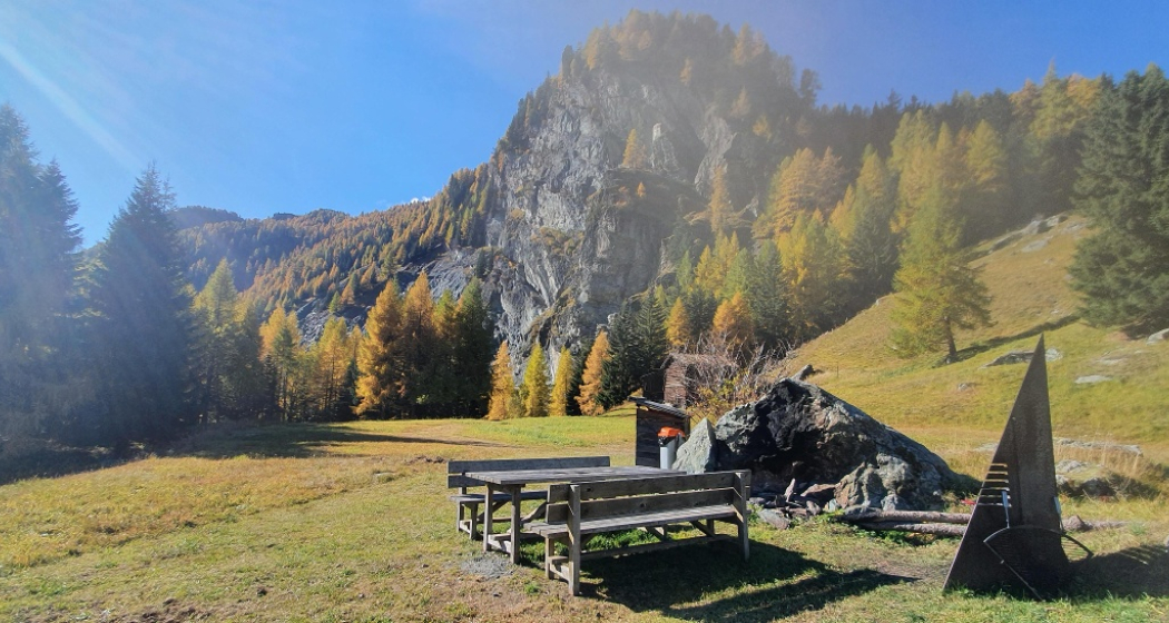 Grillstelle Marmorera Stausee (oua_67535136_image) Grillstelle Marmorera Stausee (oua_67535136_image)