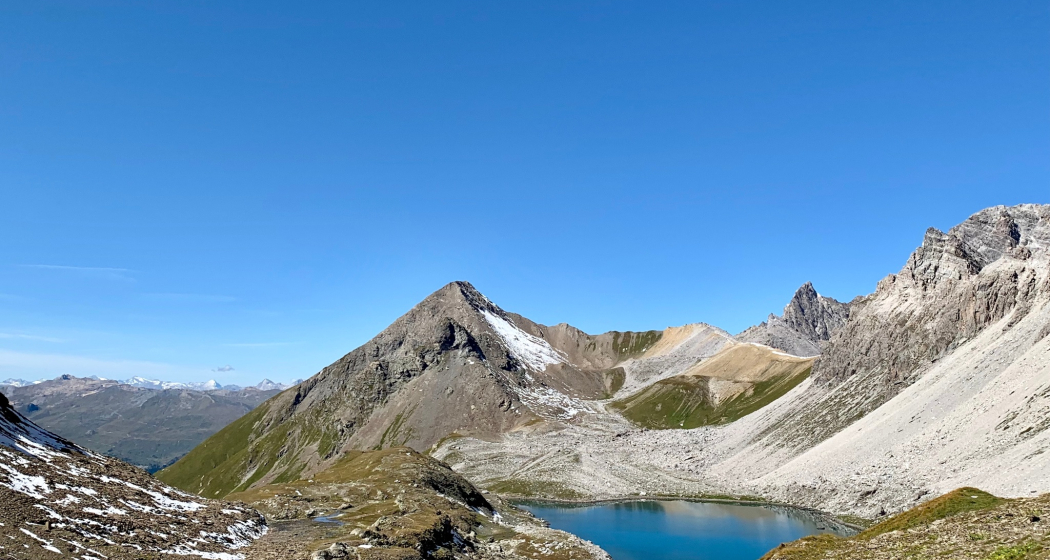 Etappe 10: Aufstieg zur Fuorcla da Tschitta. Blick zurück auf Pizza Grossa, Cotschen und Tinzenhorn Etappe 10: Aufstieg zur Fuorcla da Tschitta. Blick zurück auf Pizza Grossa, Cotschen und Tinzenhorn