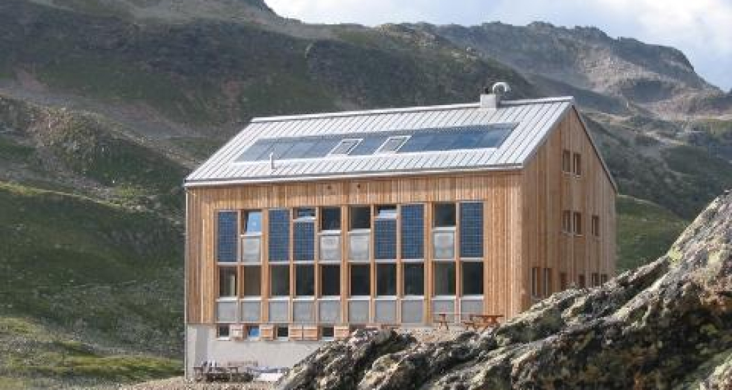 Südfassade der Kesch-Hütte. Südfassade der Kesch-Hütte.