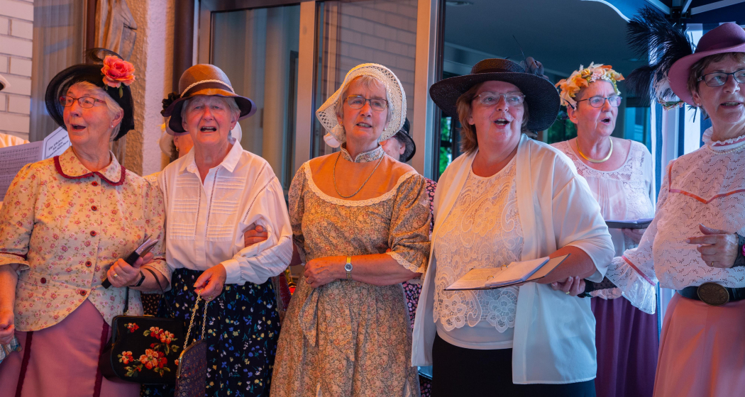 Roundabout - einfach Singen im Kreis (gdl_848343817_image) Roundabout - einfach Singen im Kreis (gdl_848343817_image)
