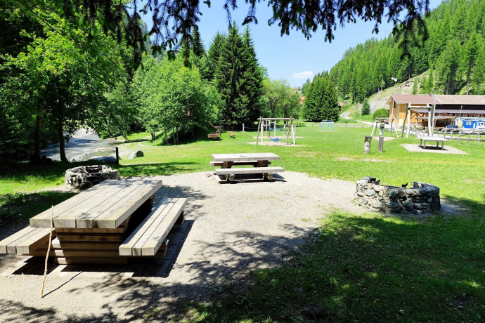 Grillstelle Rona (oua_614949996_image) Grillstelle Rona (oua_614949996_image)