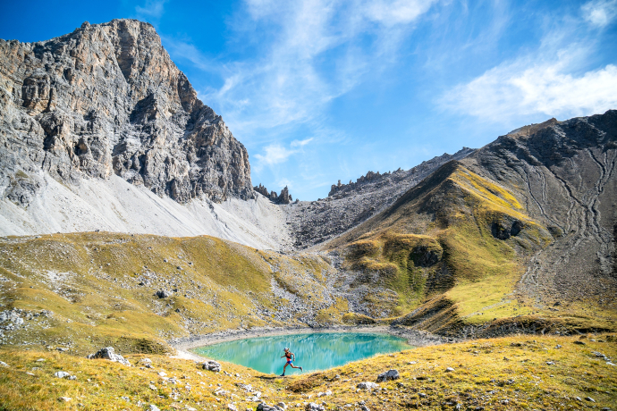 Lai Tigiel mit dem Orgelspass im Hintergrund