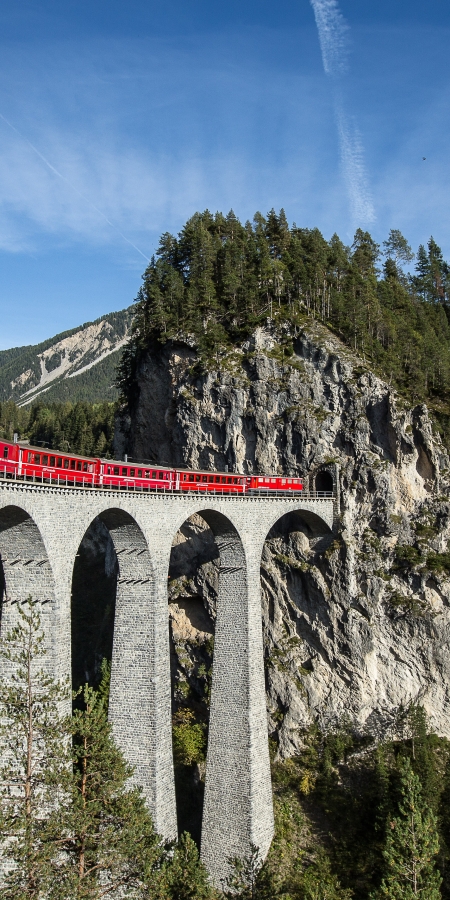 Bernina Express auf Landwasserviadukt