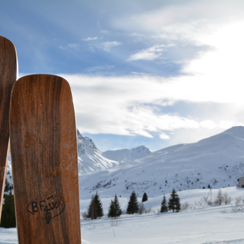 Moderne Holzskis made in Savognin Moderne Holzskis made in Savognin