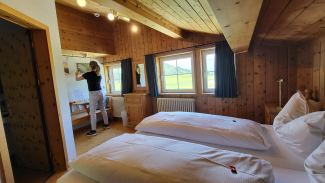 Mary bereitet die Zimmer vor ""