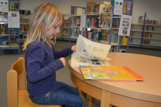 Child in the library Child in the library