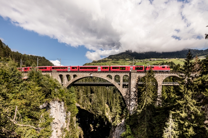 Interregio auf dem Soliserviadukt (© RhB)