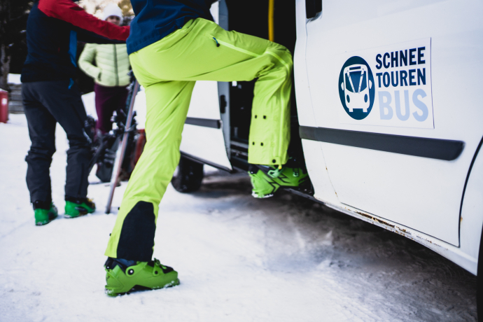 Schneetourenbus