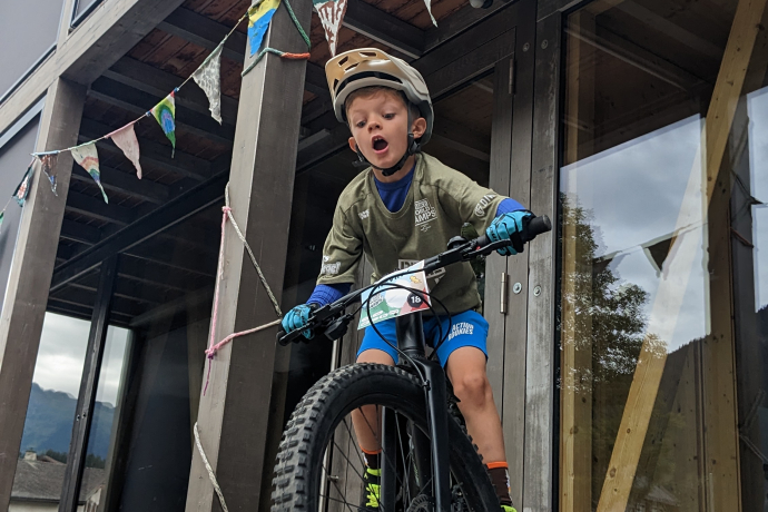 Mit Bike Treppe herunter fahren