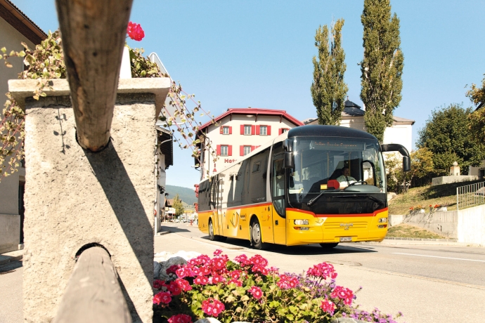 Julierpass Linie (@Postauto Graubünden) Julierpass Linie (@Postauto Graubünden)
