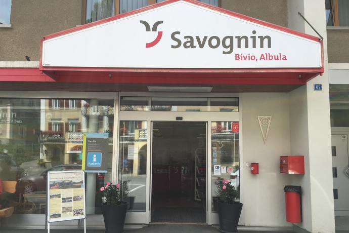 Aussenansicht Gästeinformation Savognin