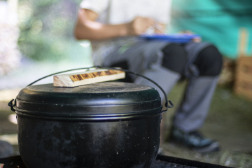 Kochen über dem Feuer