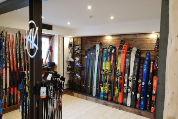 good-time-bivio-sportgeschäft-graubünden-ski-snowboard-freeride-vermietung