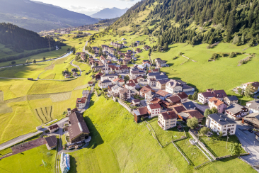 Aussicht aufs Dorf Tinizong